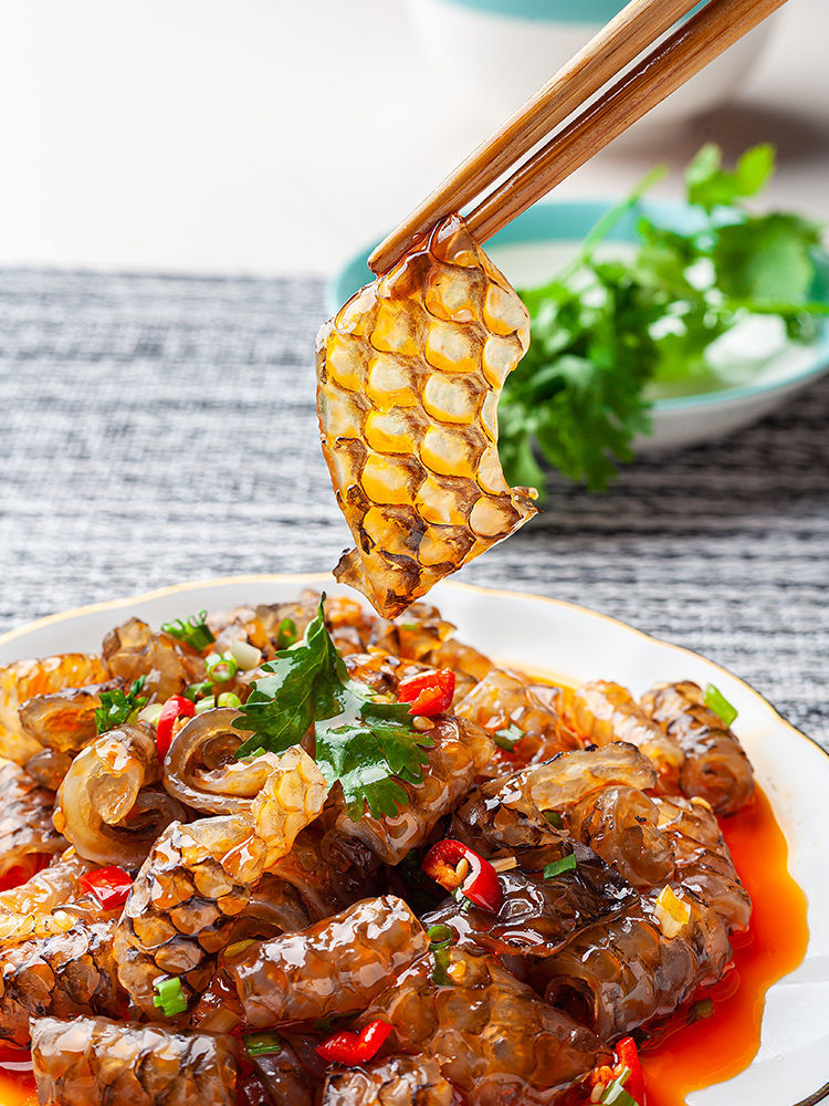 红油鱼皮卷麻辣鱼皮开袋即食香辣凉拌海鲜鱼零食小吃鱼皮240g240克x1