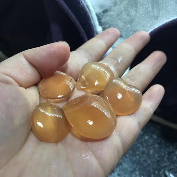 精品大青鱼石成品乌青喉骨鱼惊骨吊坠随型打磨镜面抛光金刚结手链款