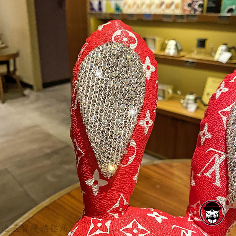 加爱镶钻lv兔子公仔充棉摆件网红兔子爪机娃娃玩偶家居装饰加小香风