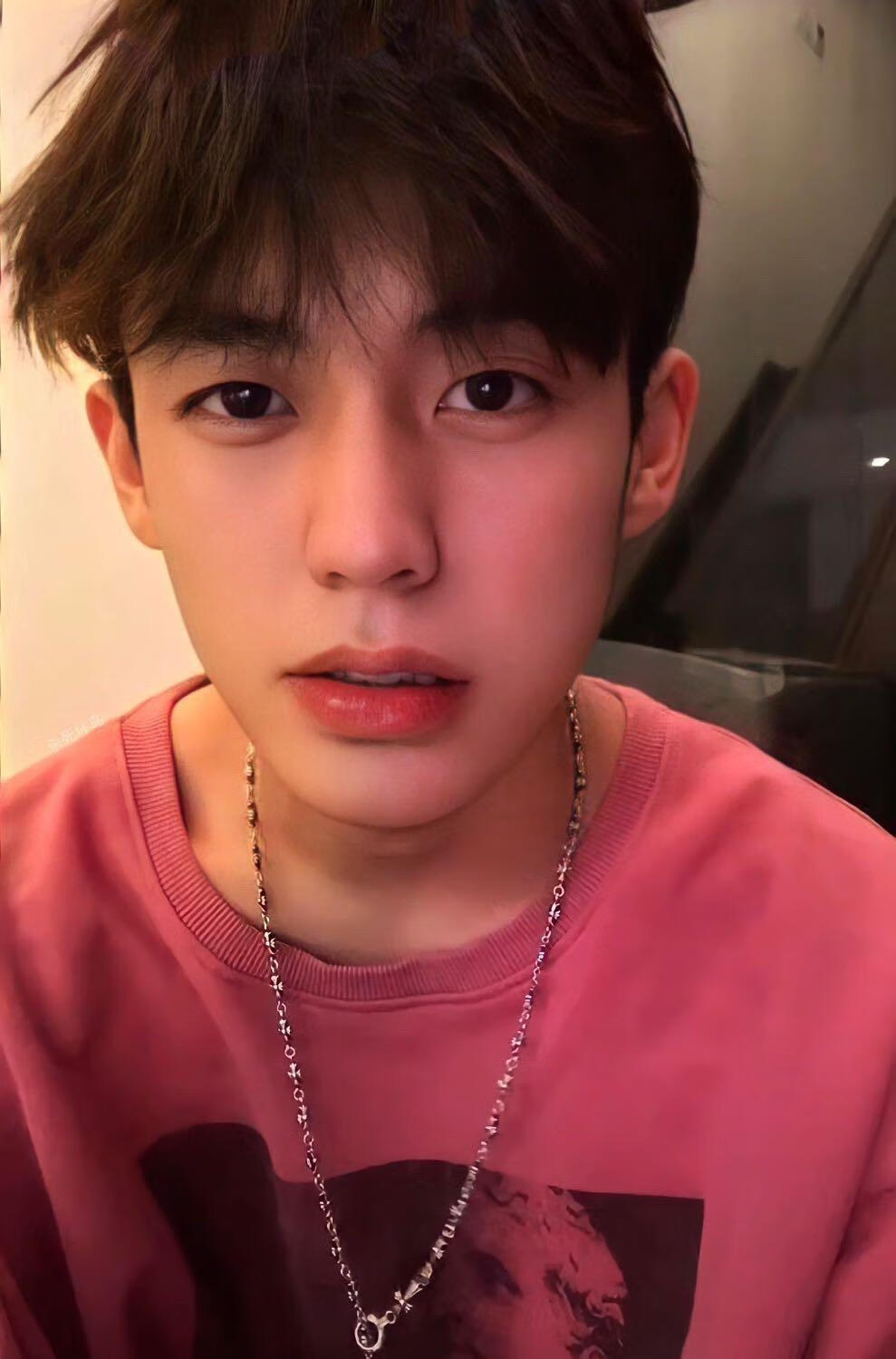 潮牌ins余庆伟同款卫衣t恤人像嘻哈长袖宽松上衣情侣男女玫红色不加绒