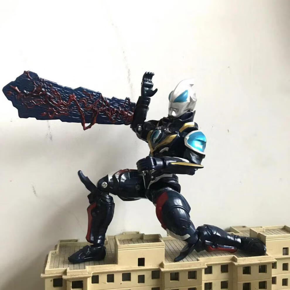 特利迦奥特曼手办复合型超可动版act玩具关节可动男孩超人玩具特利迦