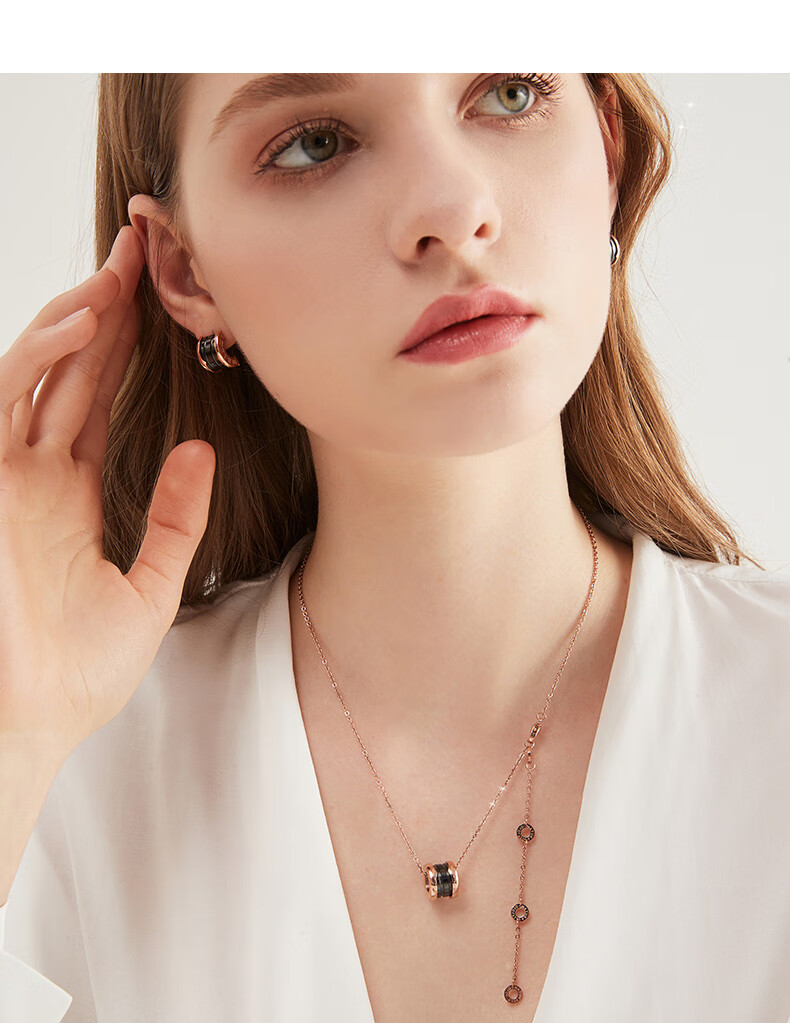 翡德丽轻奢珠宝玫瑰金色色陶瓷钛钢小蛮腰项链女锁骨链吊坠网红时尚