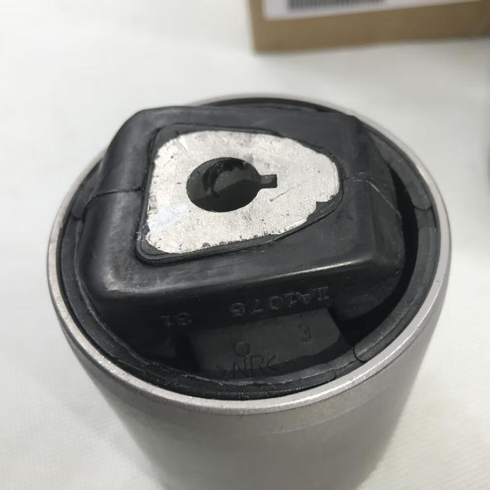 宝马320520523525730x5x6x3下摆臂下支臂胶套衬套适用下弯臂胶套大