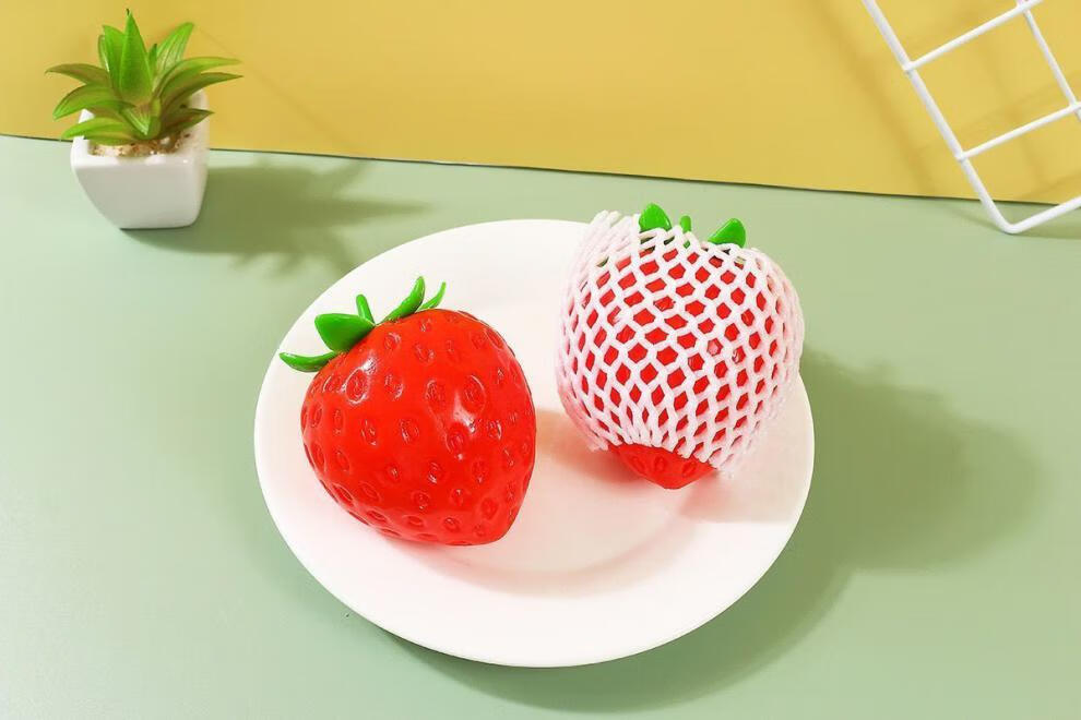 万代(bandai)仿真草莓捏捏乐解压水果网红同款发泄神器揉捏不变形玩具