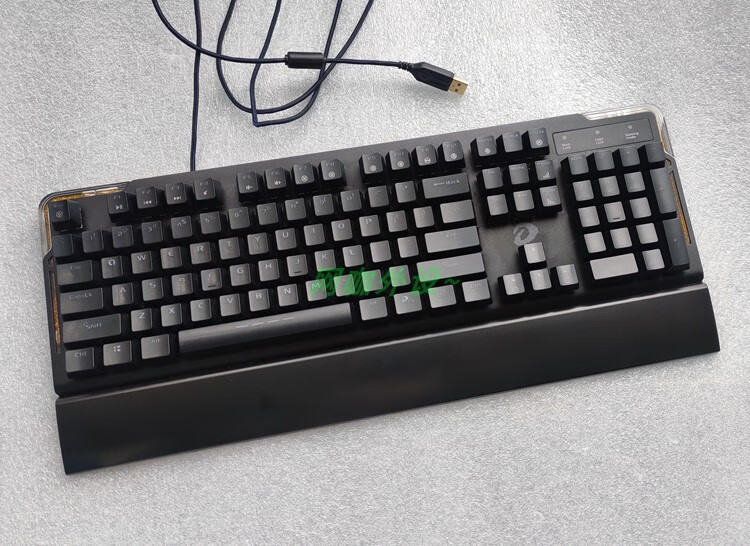 达尔优ck550ck525ck526机械键盘rgb炫光青轴网咖键盘战狼rgb全亮表面