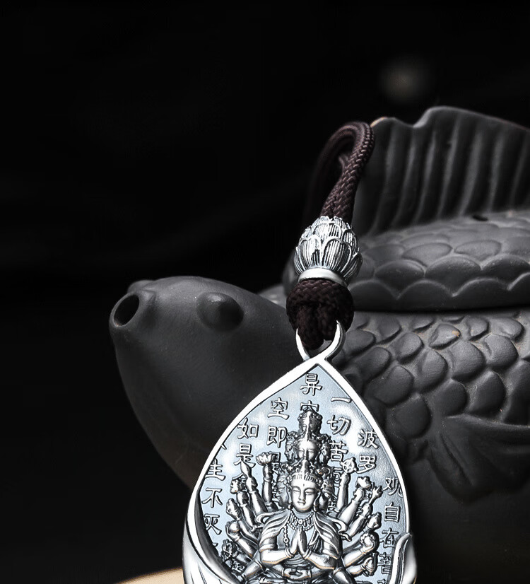 欧费罗银本命佛女千手观音吊坠男s999银虚空藏菩萨护身符属虎轻奢网红