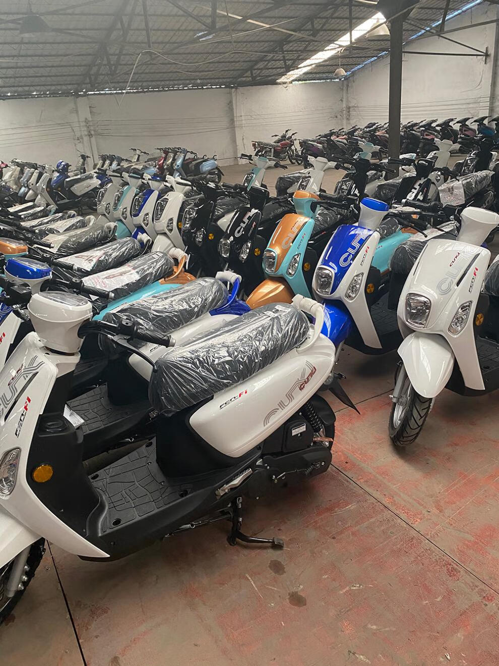 增城全新国四电喷摩托车踏板车整车可上牌雅马哈酷奇s5摩托车100c灰色