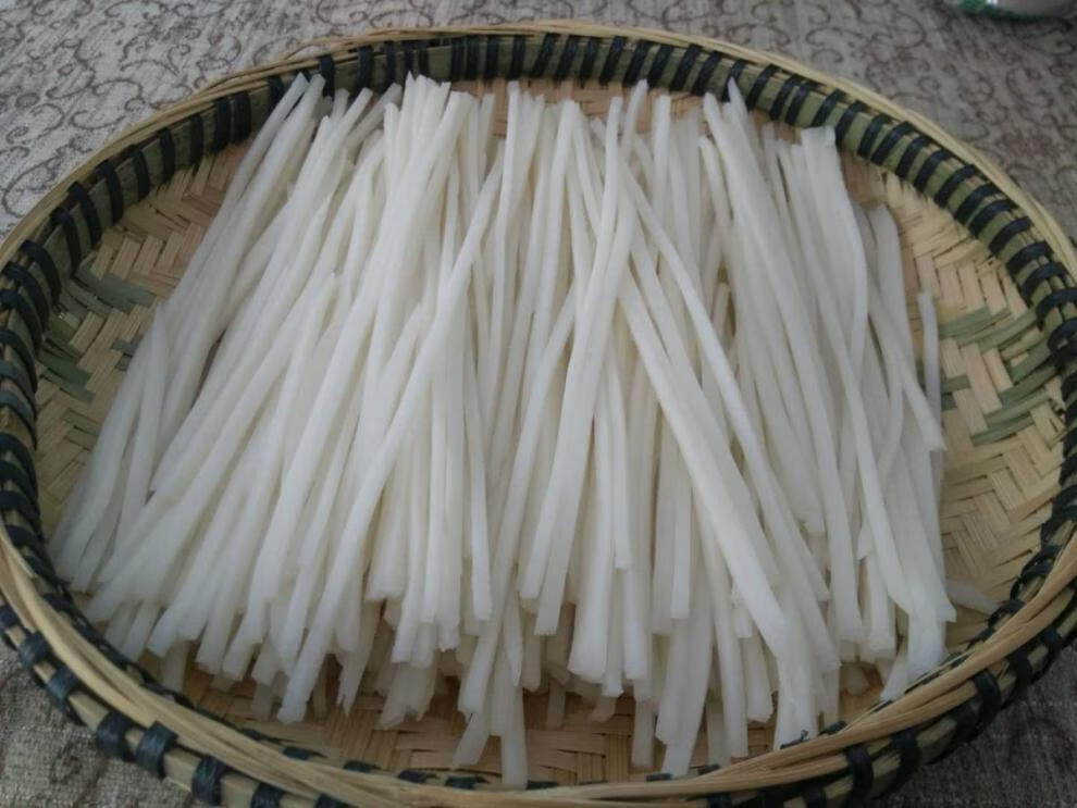 云南美食特产半干饵丝陆良精然饵块丝年糕丝真空包装每袋900克2袋900