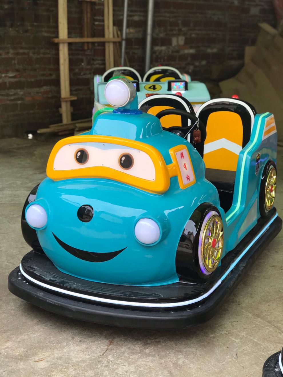 游乐场儿童电动车可坐大人2022新款发光游乐车摆摊出租亲子双人广场