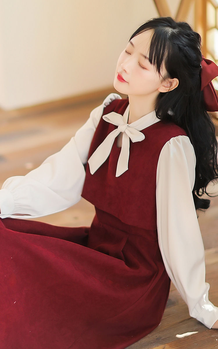 小个子连衣裙女小众设计红色春秋冬甜美清新少女时尚百搭中长裙子蓝色