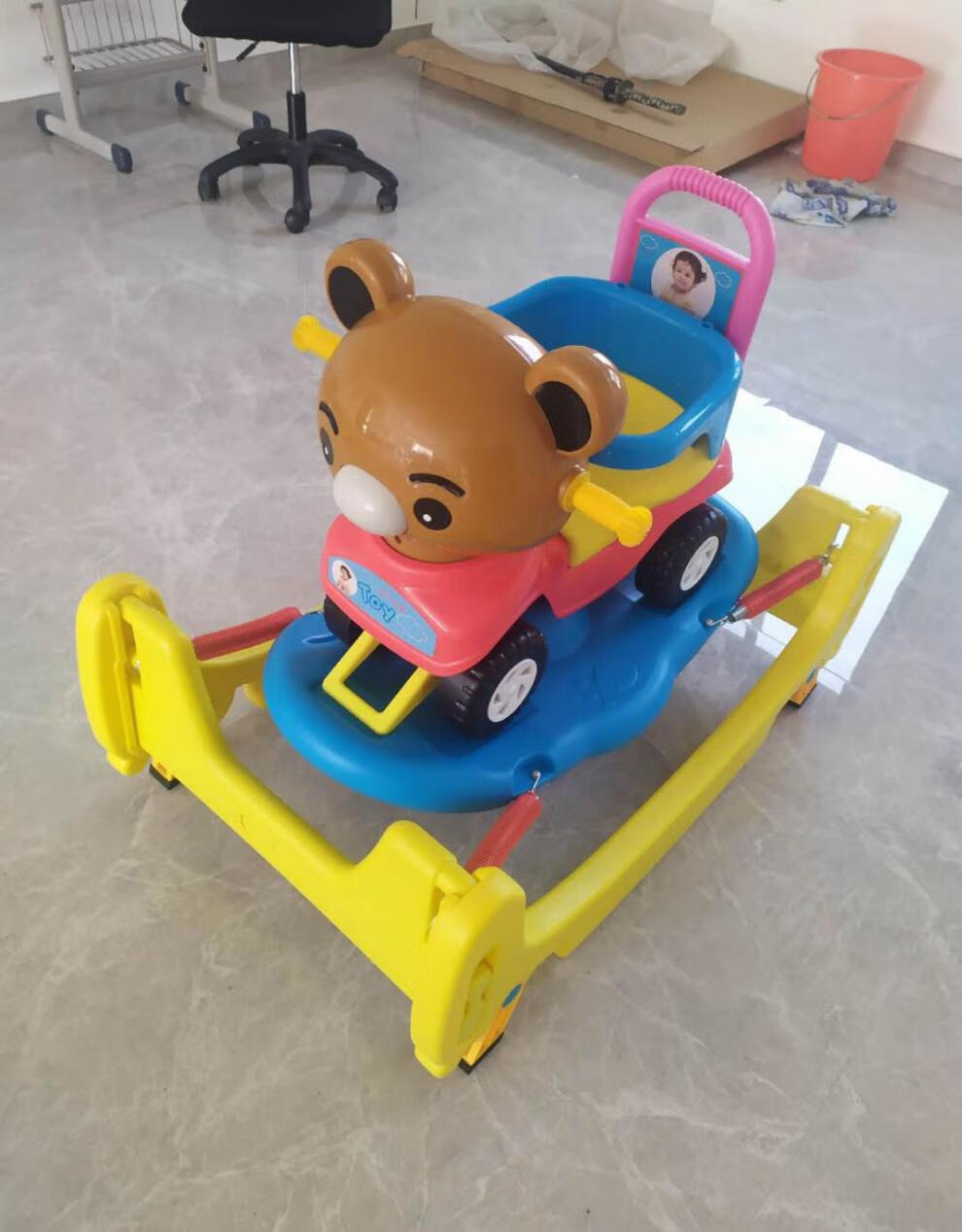 家用玩具爆笑虫子宝宝摇摇车小熊弹簧蹦蹦车玩具车黄色底座棕色小熊头