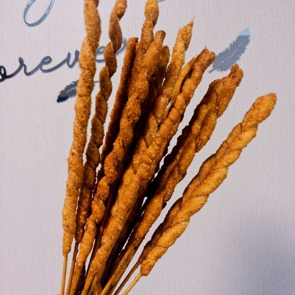 8090后怀旧童年小时候零食麻辣串签子麻花香辣串麻辣棍李氏麻辣串