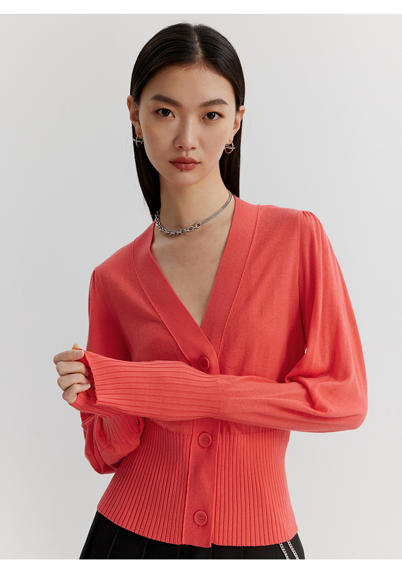 商场同款艾诺丝雅诗2022春新款v领灯笼袖软糯舒适针织衫女10121801