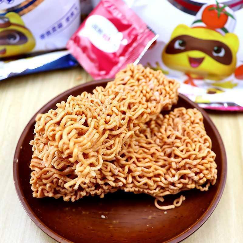 t小浣熊干脆面香辣蟹无粉包小时候方便面特惠80后袋装逆天烤翅味30包