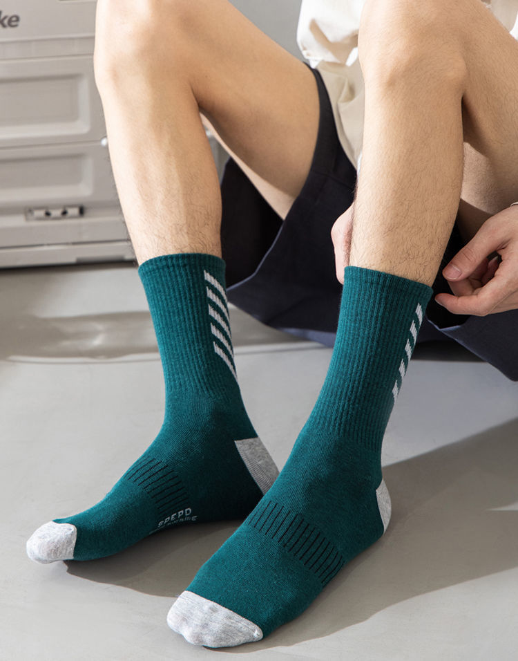 加大码袜子男士中筒袜48码加肥特大脚男生ins风潮流45码男式大号高筒