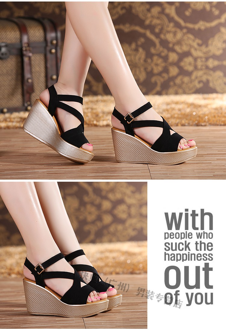 中老年坡跟女凉皮鞋2022夏季坡跟凉鞋韩版鱼嘴高跟大小码防水台松糕