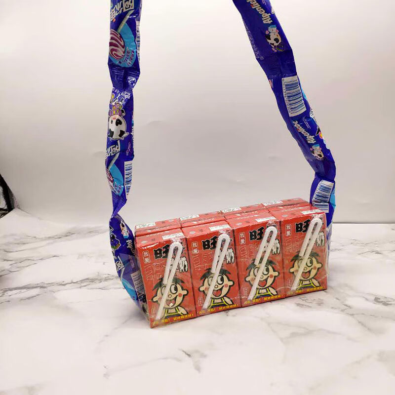 零食做的背包个包包阿尔e卑斯不b二家棒棒糖加ad钙奶旺仔牛奶连起来
