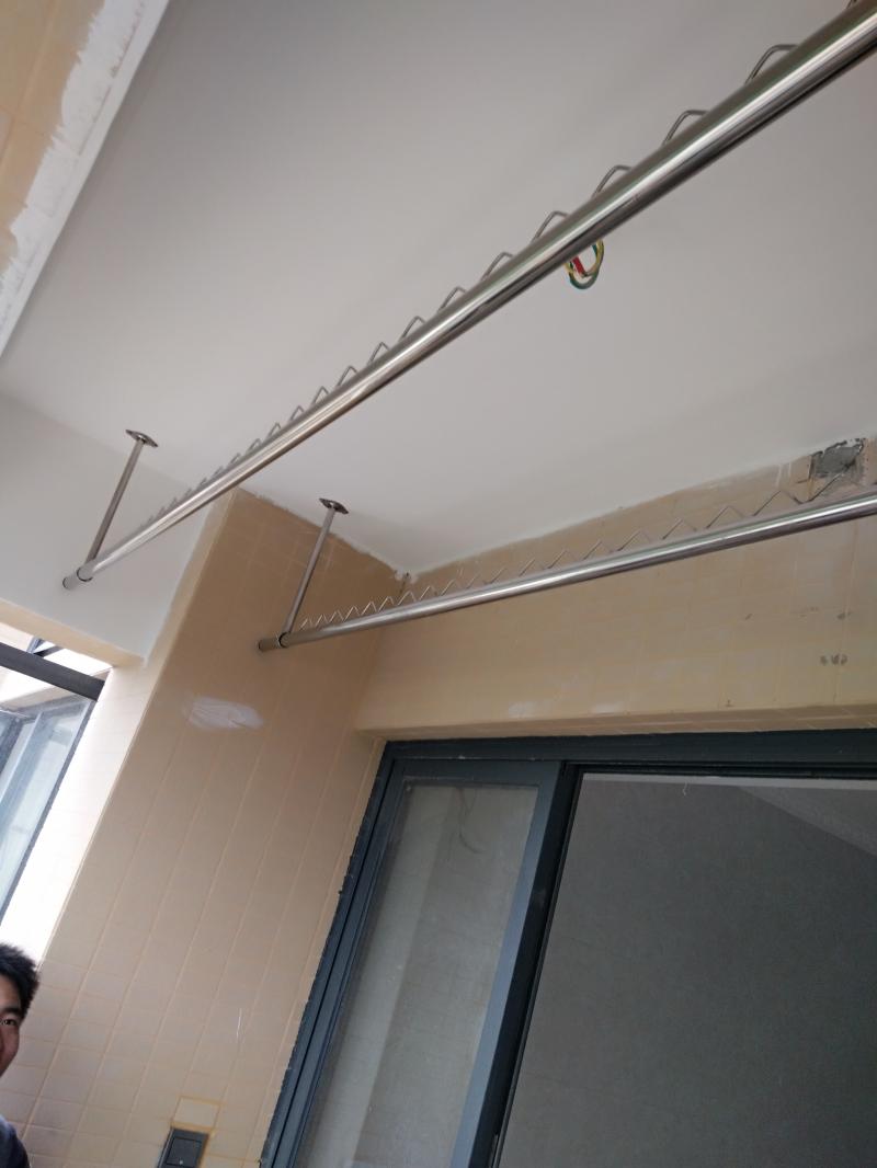 不锈钢固定式晾衣杆阳台波浪防风吊顶挂衣架侧墙装凉衣管单双衣杆波浪