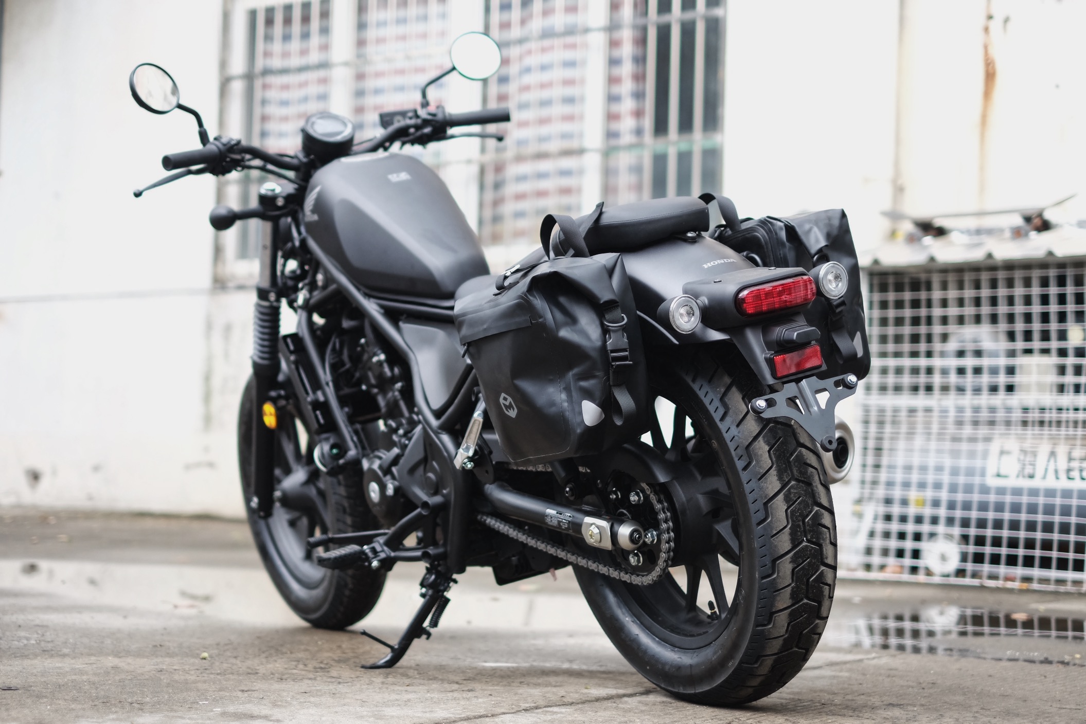 适用于本田cm300侧边包防水包边挂包杂物包大容量手提单肩包黑色左边