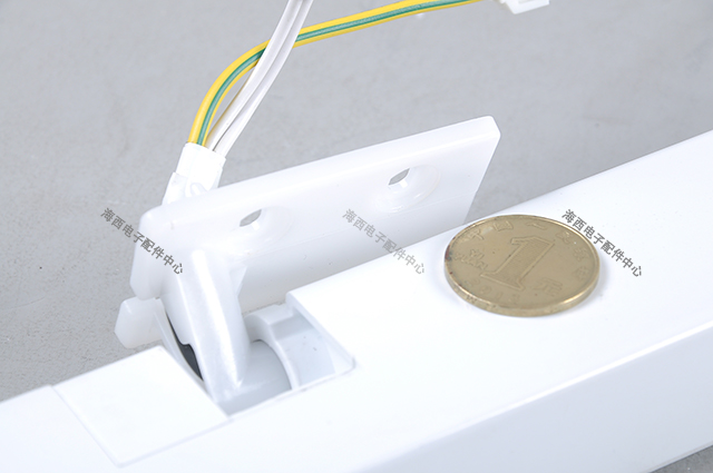 适用海尔冰箱配件立梁总成竖梁冷藏室门柱冷藏室挡板翻板西子心电 g款