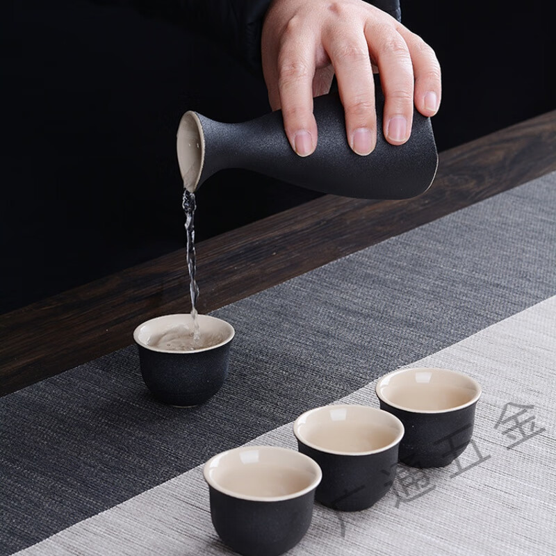 白酒杯喝酒杯日式黑色复古清酒具陶瓷分酒器小酒盅白酒杯烧酒壶黄酒