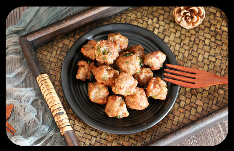 手打纯猪肉丸油炸小吃纯肉丸子串串火锅烧烤食材批发纯猪肉丸子加香菜