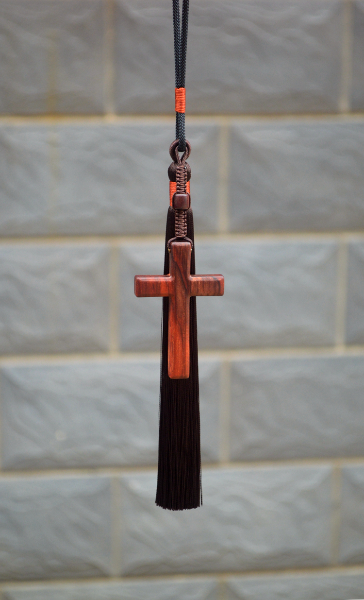 手工十字架汽车挂件饰品红木刻字车内摆件红檀木十字架棕色流苏