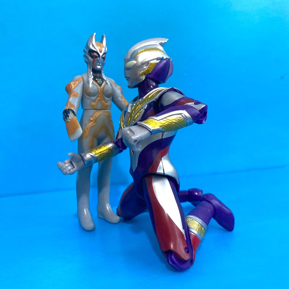 特利迦奥特曼手办复合型超可动版act玩具关节可动男孩超人玩具特利迦