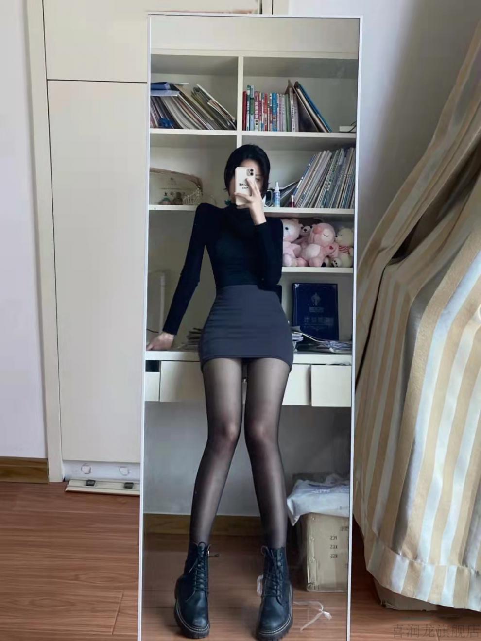 小短裙性感超短裙包臀裙下半身裙子黑色裙女秋冬套装紧身辣妹短款高腰