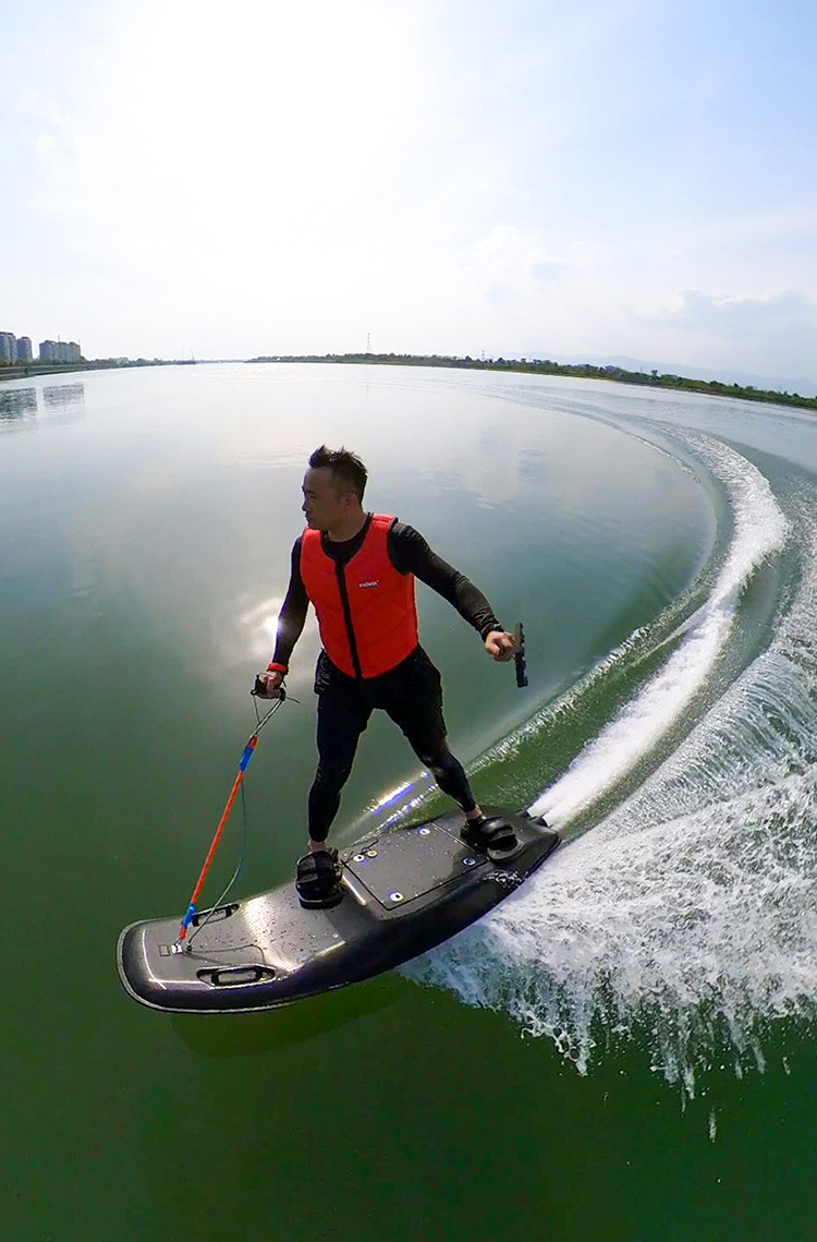 动力冲浪板成人抖音同款电动冲浪板高速动力喷射水上运动站立冲浪板