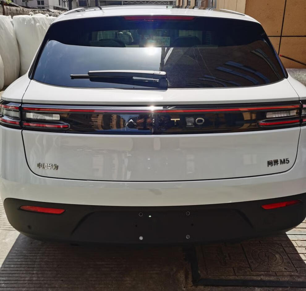 aitoi2022款问界m5车标赛力斯华为logo汽车定制huawei鸿蒙英文字后尾