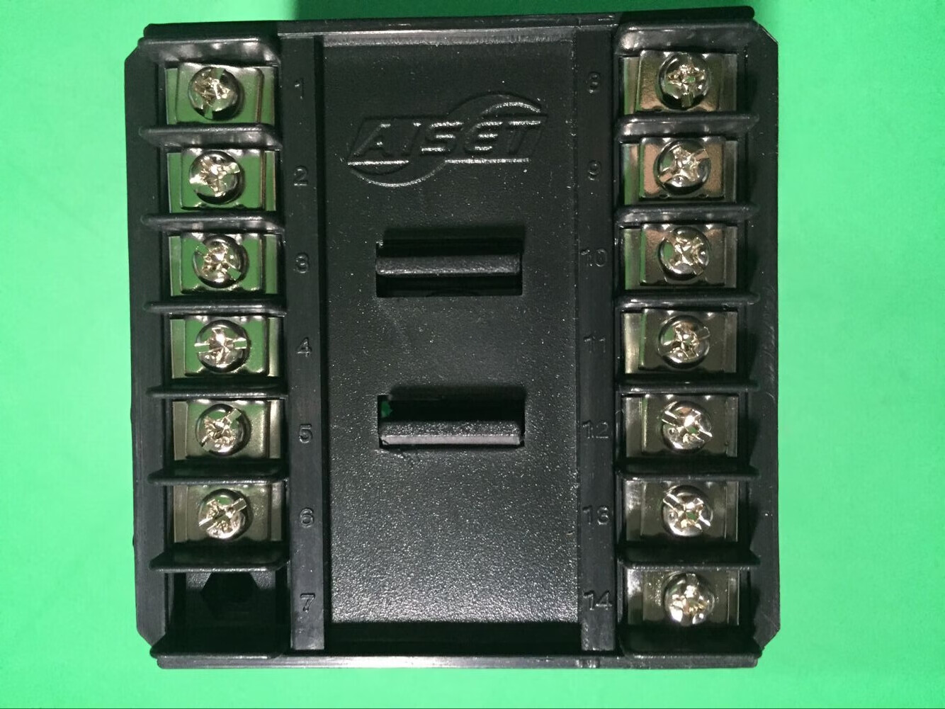 5edc71d4035f64d9.jpg