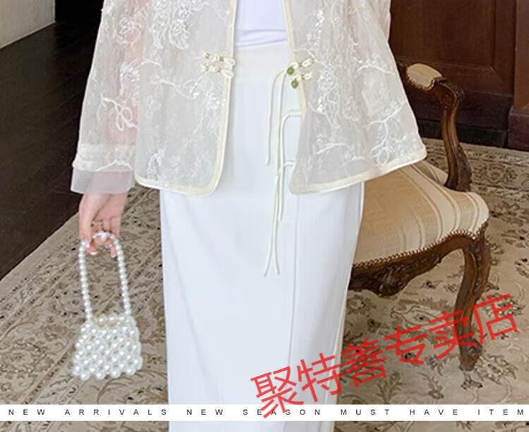 5ae6fcc32e76a9a0.jpg' style=