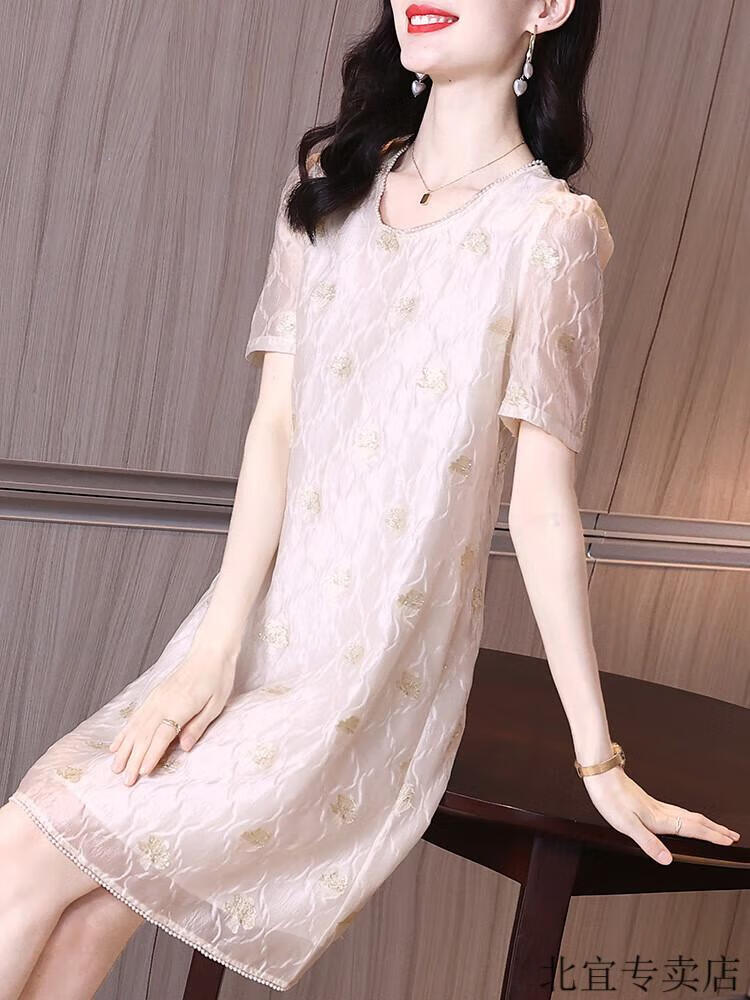 e673886872e974f4.jpg' style=