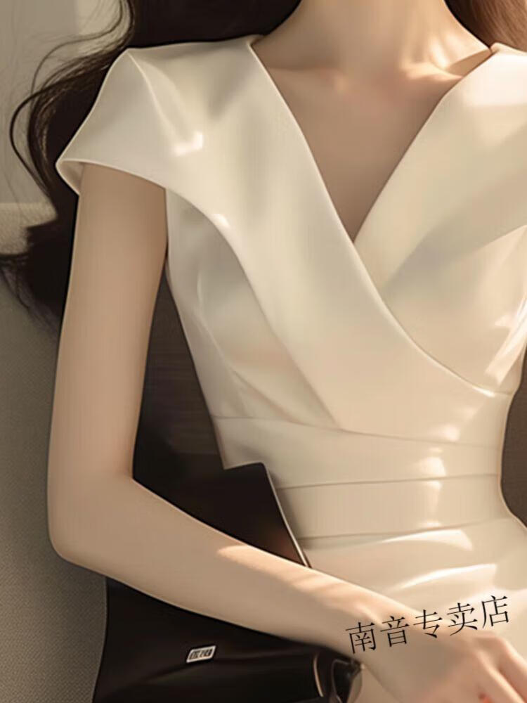abb06868a4e3515e.jpg' style=