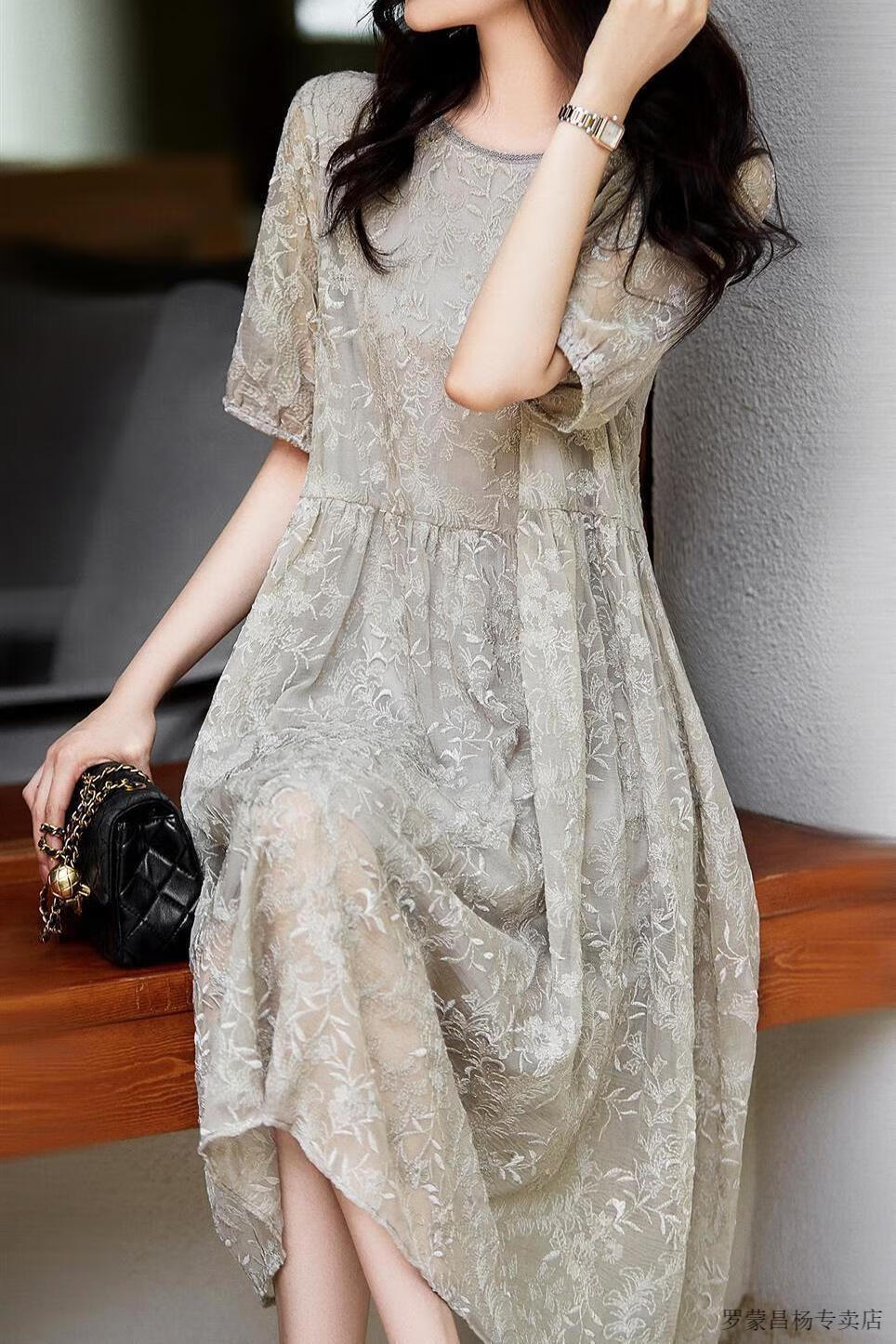 52eebc7759be835f.jpg' style=