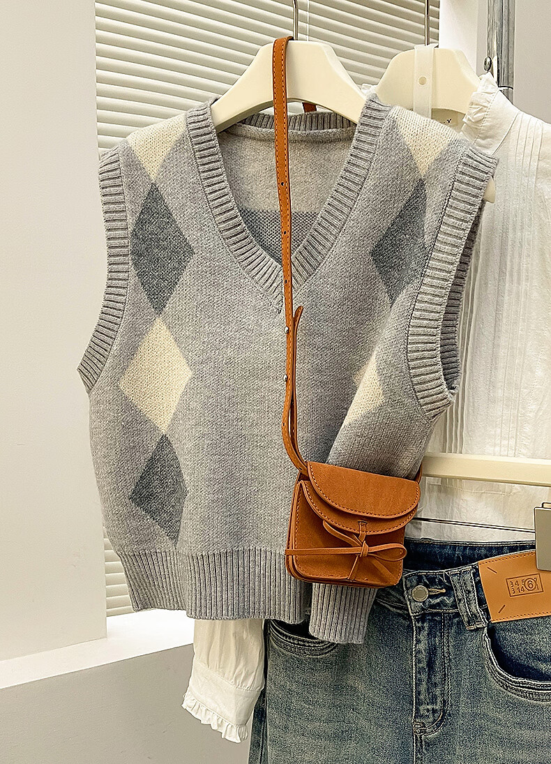 TonLion 2025 Autumn Winter Vintage Style Quilted V-Neck Pullover Vest for Women 2