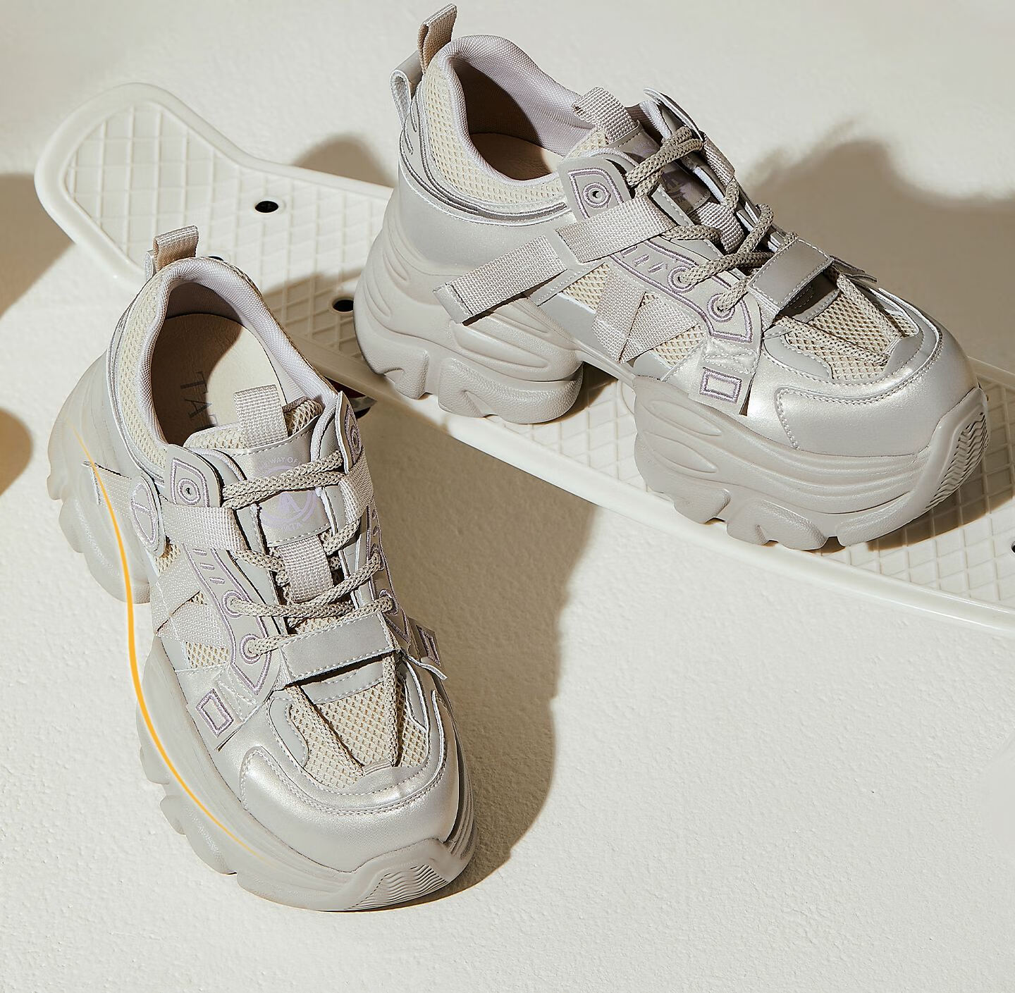 TATA Dad Shoes, Breathable Mesh Sports Shoes, Versatile Casual Height-Increasing Shoes, Beige, Size 36 8