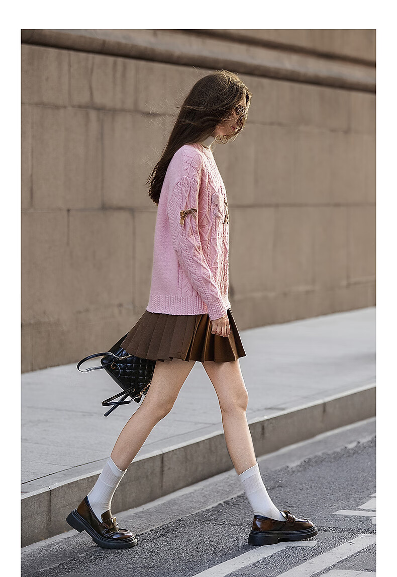 TonLion 2025 Autumn Winter Women's Crew Neck Front Pattern Applique Cable Knit Sweater 7
