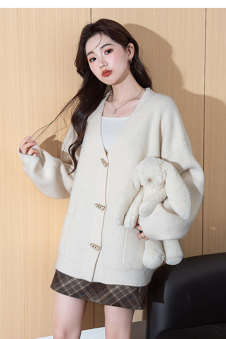TonLion 2025 Autumn Winter Designer Toggle Button V-Neck Cardigan Women's Knit Sweater High-End Fashion 5
