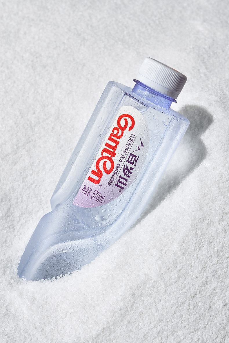 山天然矿泉水570ml*24瓶整箱可定制企业logo大瓶饮用水 570ml*24瓶