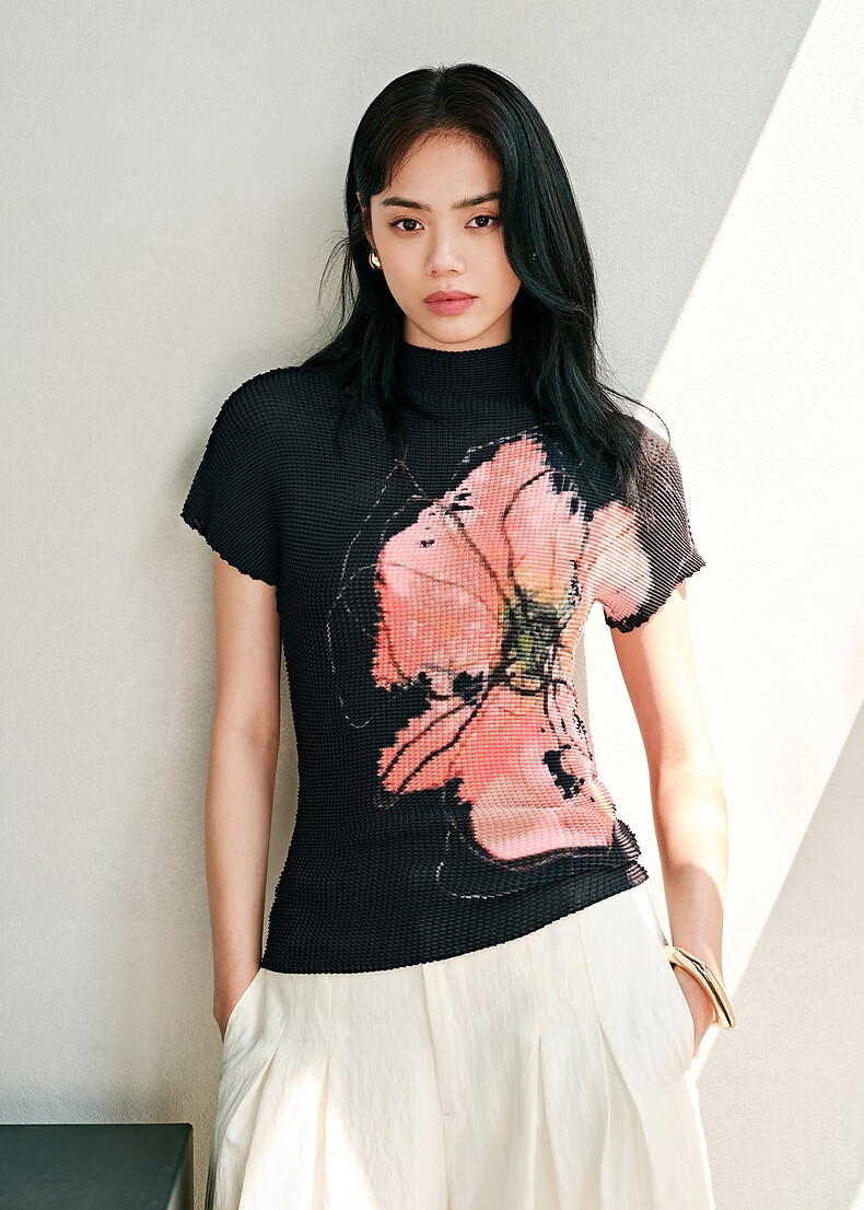 Peacebird Women's T-Shirt Miyake Style Pleated Soma Flower Short Sleeve Summer Elegant Half High Neck Slim Fit Top Black L 17