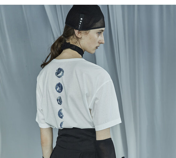 Rizhuo Original Design Women's 2026 Summer New Simple Short Sleeve Top with Waning Moon Flocking Print T-Shirt 18