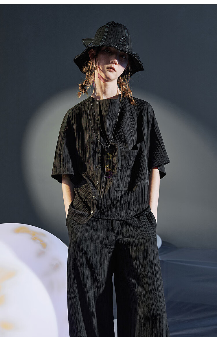 Rizhuo Original White Scoop Neck Short Sleeve Shirt 2025 Summer New Wave Pattern Loose Side Placket Niche Women's Shirt 11