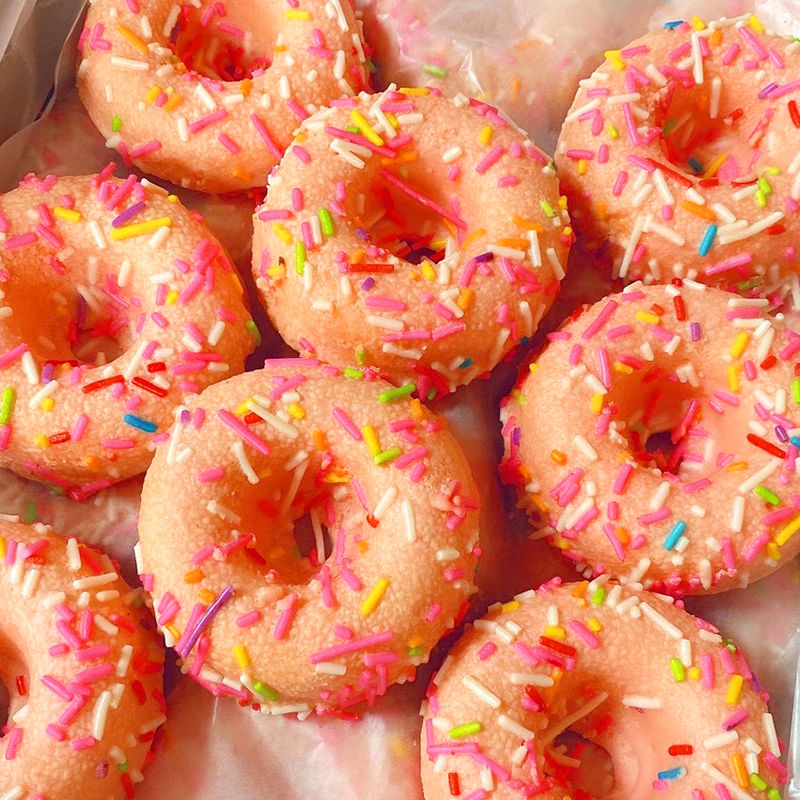 巧克力甜甜圈彩色彩针糖甜甜圈蛋糕装饰甜品台糕点散装整箱蛋糕甜甜圈