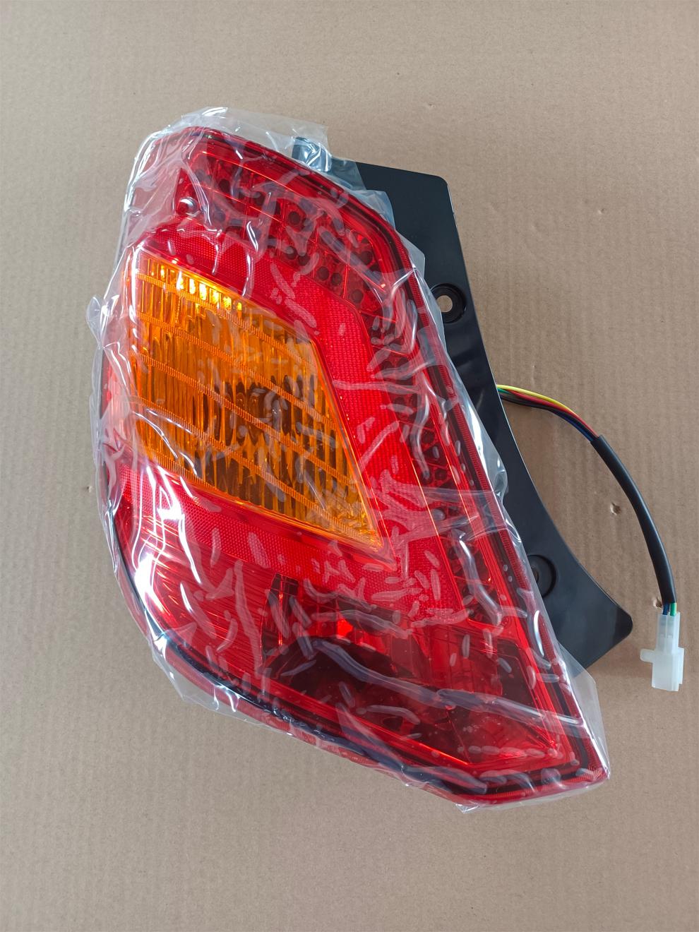 适用电动汽车瑞易雷军l3v6v8r5k后尾灯江铃e100华泰160后大灯原车右后