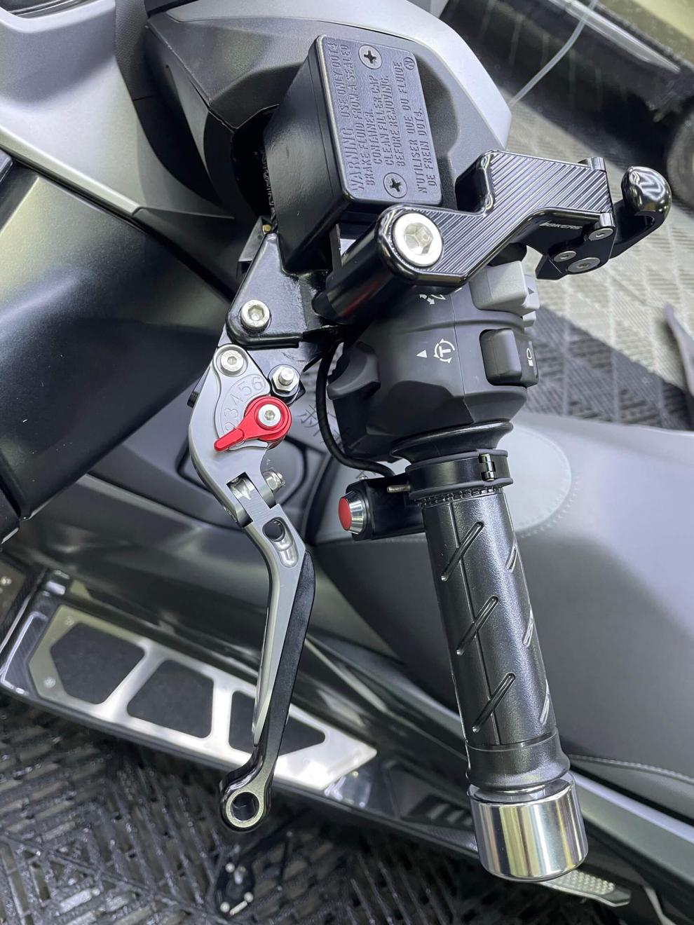 适用21-22年本田pcx160 前后碟刹 改装刹车牛角带驻车功能手刹把 银蓝