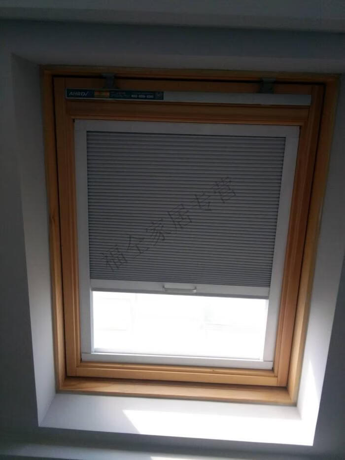 阁楼天窗遮阳帘阳光房斜屋顶遮光防晒窗帘手动电动蜂巢帘天棚 帘 浅