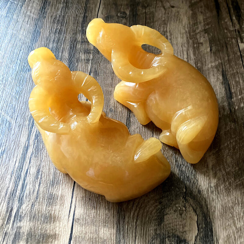 天然玉石牛摆件大号生肖水牛居办公室装饰黄玉卧牛手工雕刻 长35厘米