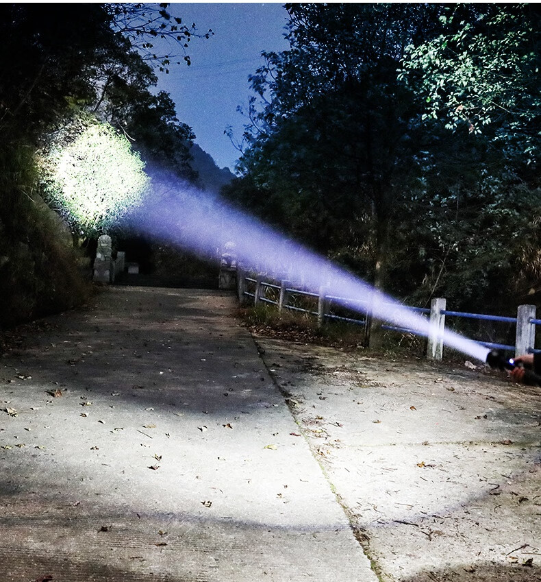 手灯强光户外强光手电流明野外灯p70超亮强光手电筒变焦远射充电led疝